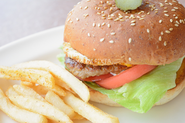 ハンバーガー（Photo by PIXTA）